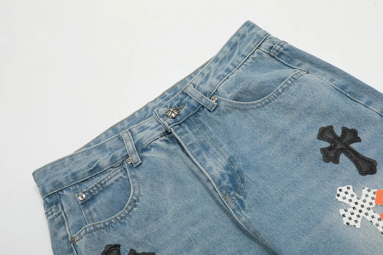 KE974#P250 The only correct leather label version on the market Chrome Hearts CH Cross embroidery distressed jeans Top ceiling quality 100% correct version The correct version is here!  Believe me this must be the best quality you will ever come across! ! Excellent value for money! !  Styles with different washes and textures are very friendly to people with thin legs and thick legs. The straight version is very flattering to the shape of the legs. The moderate length is timeless and easy to match. It is the basis of various styles and a must-have in the wardrobe! ! Add a little stacking to easily control this year's popular clean fit fabric. The fabric is stiff but the upper body is soft without losing texture. The sides and cuffs of some styles have a bone-wash effect. It's really hard not to love it! The outfit effect is immediate! ✅Correctly customize the Croxin metal leather label on the back panel. It is not sold directly with the cross on the finished jeans. 1:1 copying strives for excellence and the details are perfectly grasped. ✅The cross leather label is clear and smooth. Exquisite turning top craftsmanship. ✅Buttons, zippers and hardware are all customized versions of the Croxin LOGO. ✅High-cost washing process. Size: 28 30 32 34 36 (5 sizes)
